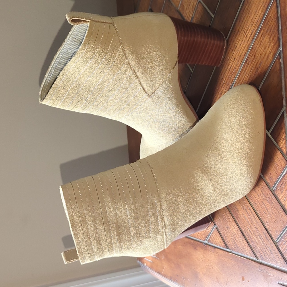 Green suede spring booties